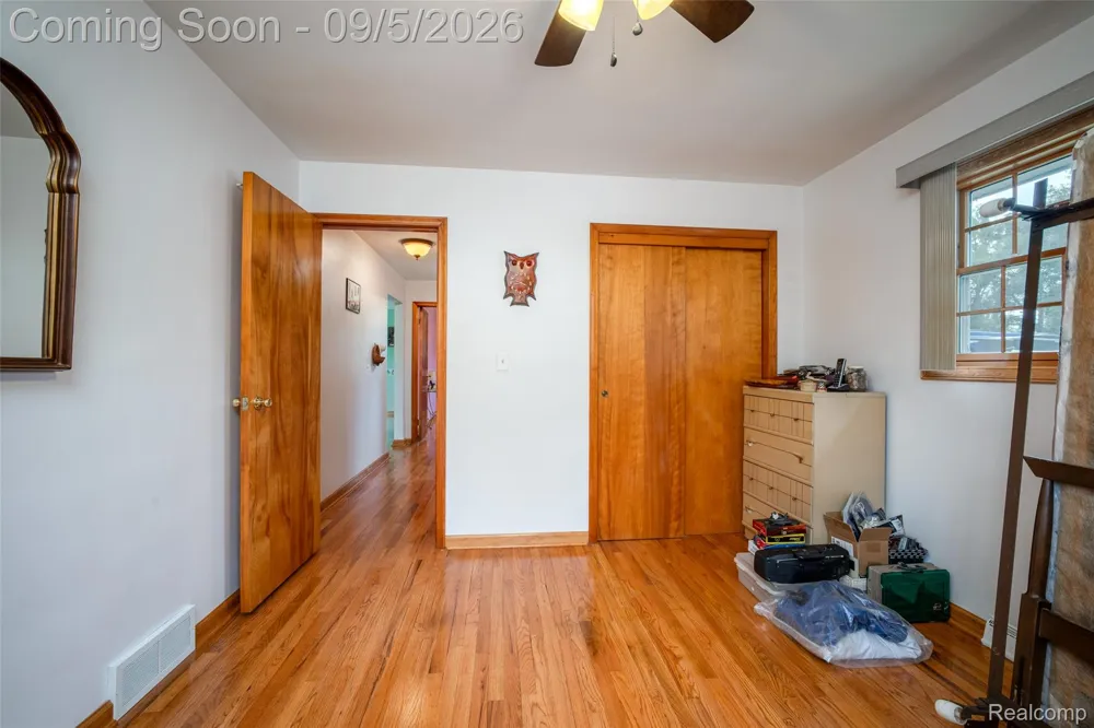 206 Coleman Drive Waterford Charter Township, MI 48328