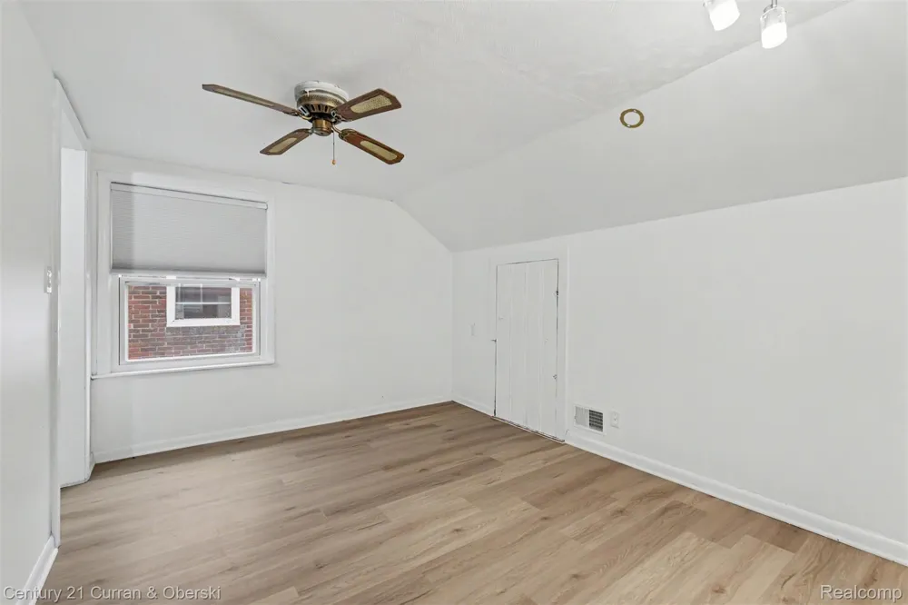 8242 Riverdale Street Dearborn Heights City, MI 48127
