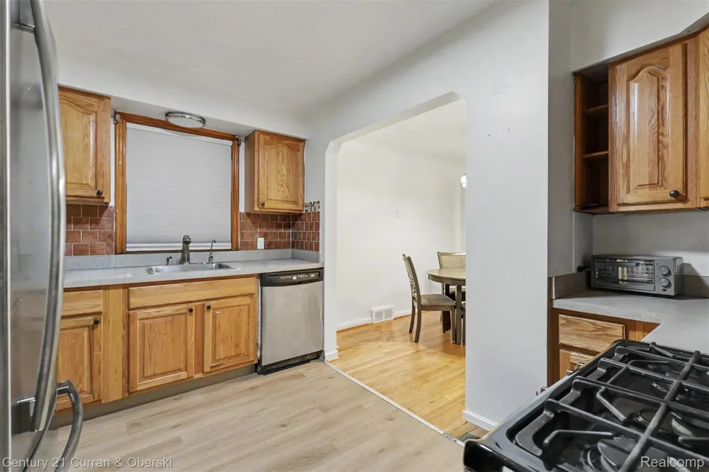 8242 Riverdale Street Dearborn Heights City, MI 48127
