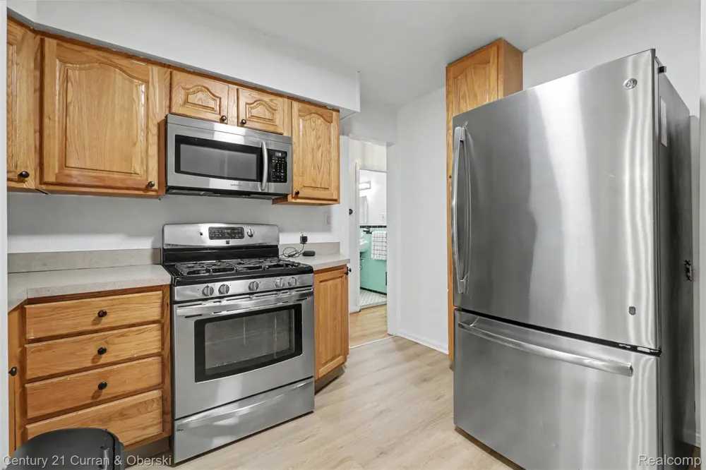 8242 Riverdale Street Dearborn Heights City, MI 48127
