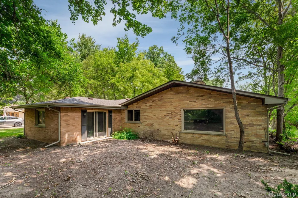 26261 La Muera Street Farmington Hills City, MI 48334