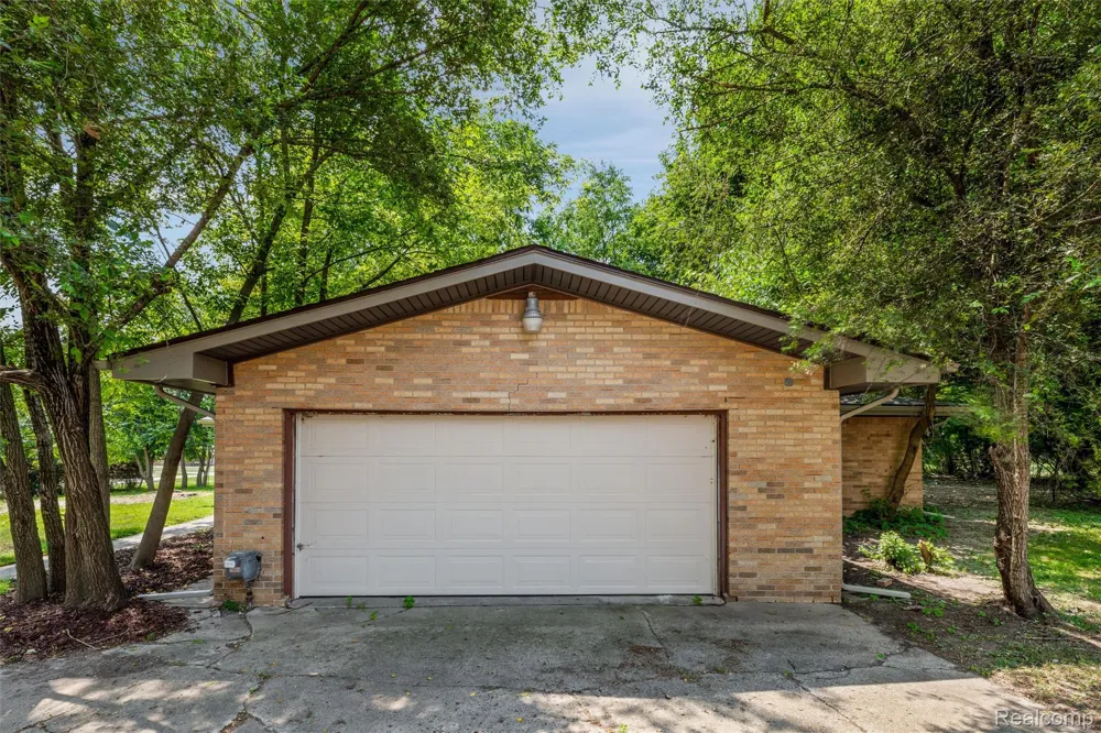 26261 La Muera Street Farmington Hills City, MI 48334