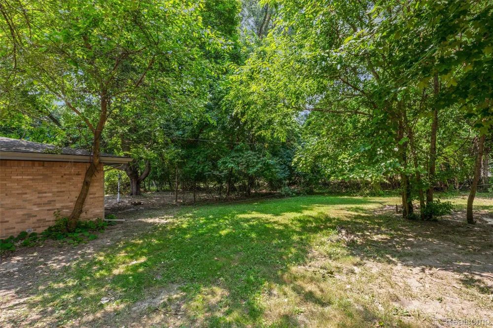 26261 La Muera Street Farmington Hills City, MI 48334