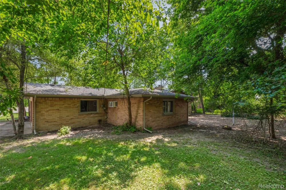 26261 La Muera Street Farmington Hills City, MI 48334