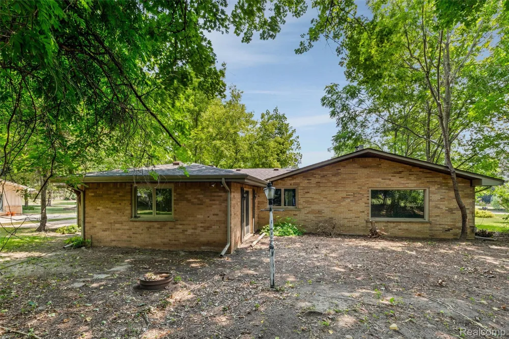 26261 La Muera Street Farmington Hills City, MI 48334