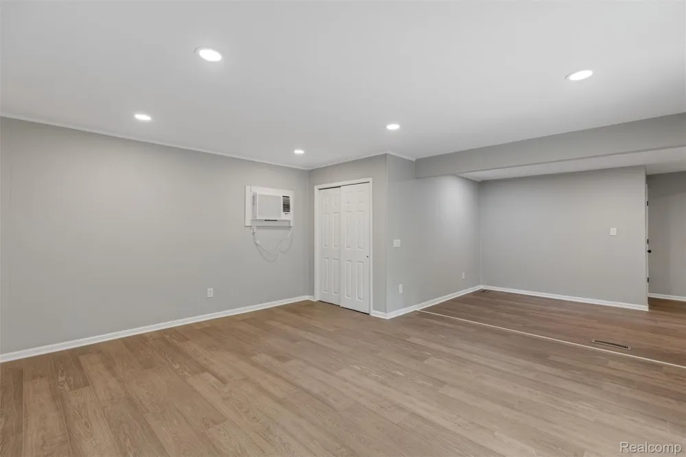 26261 La Muera Street Farmington Hills City, MI 48334