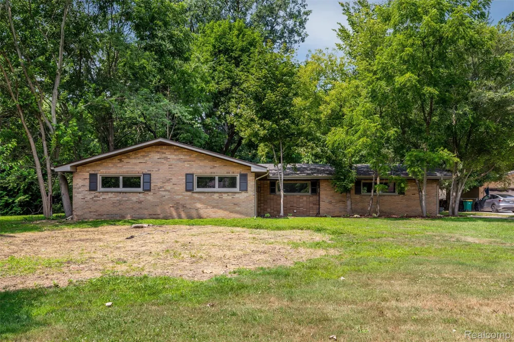 26261 La Muera Street Farmington Hills City, MI 48334