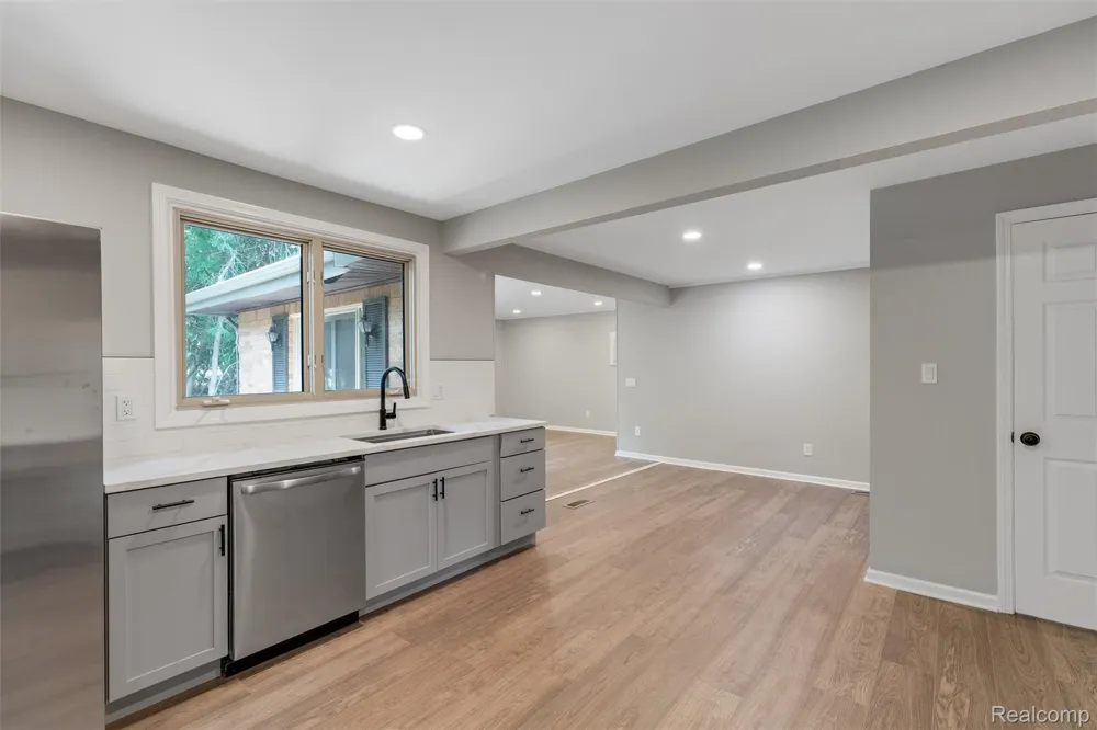 26261 La Muera Street Farmington Hills City, MI 48334