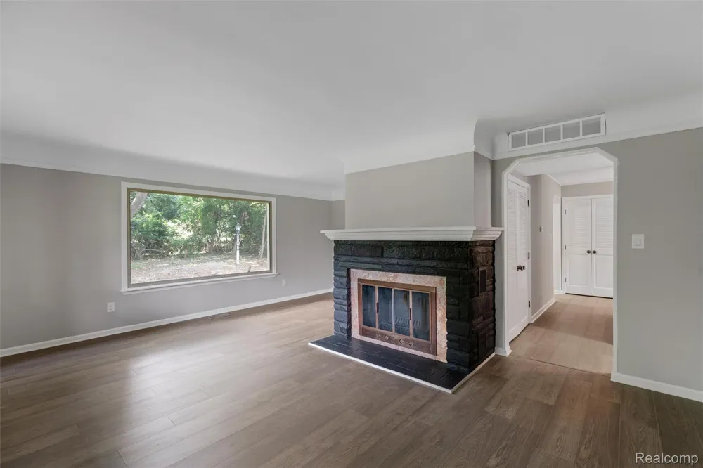 26261 La Muera Street Farmington Hills City, MI 48334