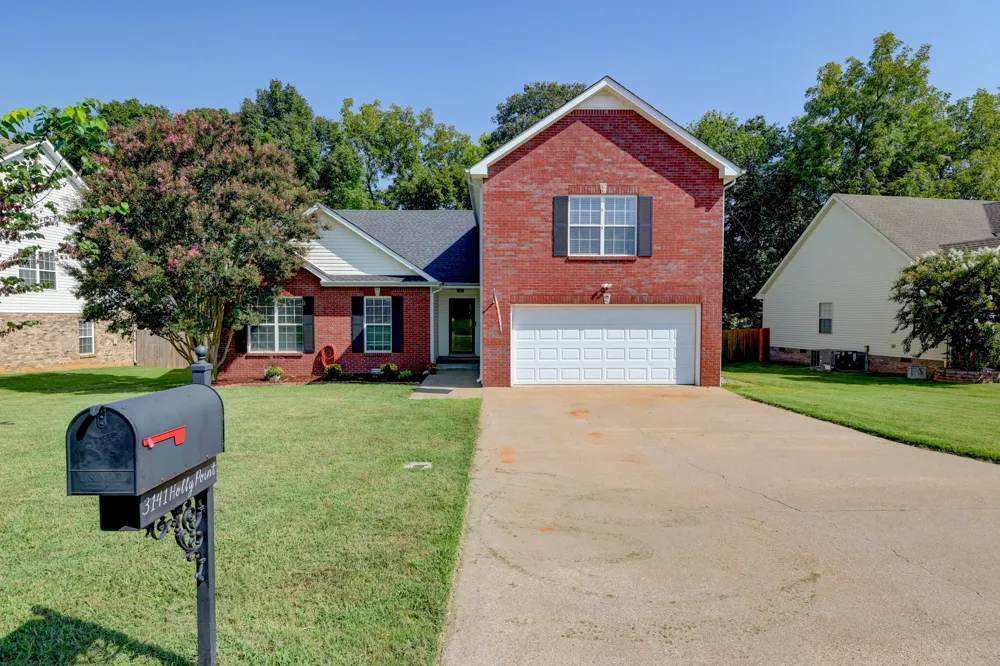 3141 Holly Pt Clarksville, TN 37043