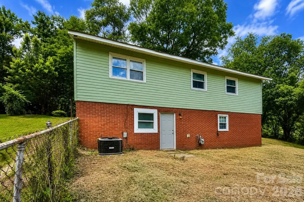 2756 Coronet Way Charlotte, NC 28208