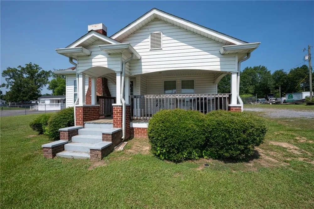 2213 Cleveland Highway Dalton, GA 30721
