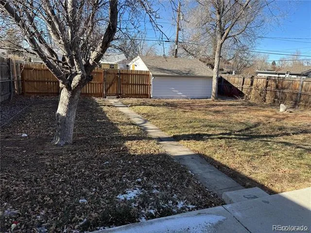 1671 Oswego Street Aurora, CO 80010