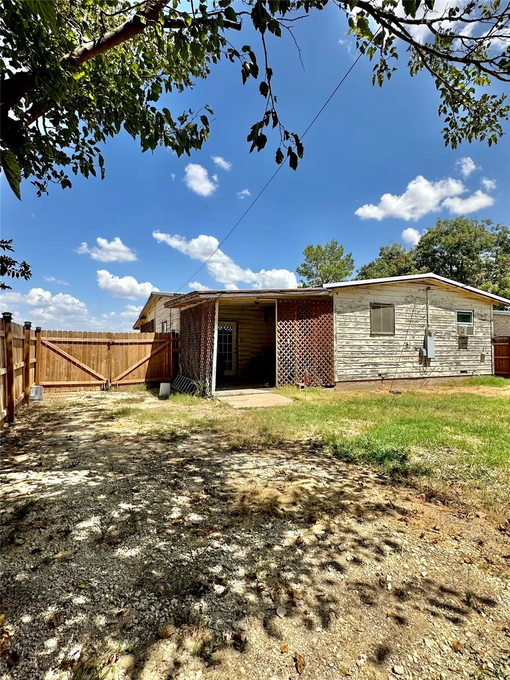 1133 W Parsonage Street Winters, TX 79567