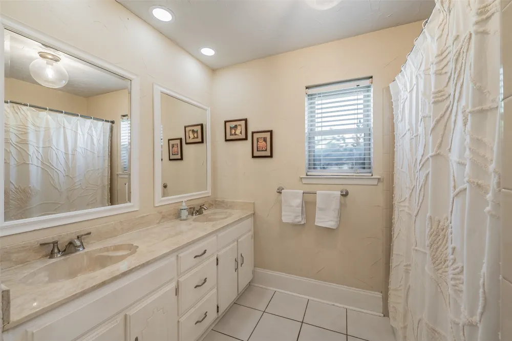 5500 Meadow Oak Street North Richland Hills, TX 76180