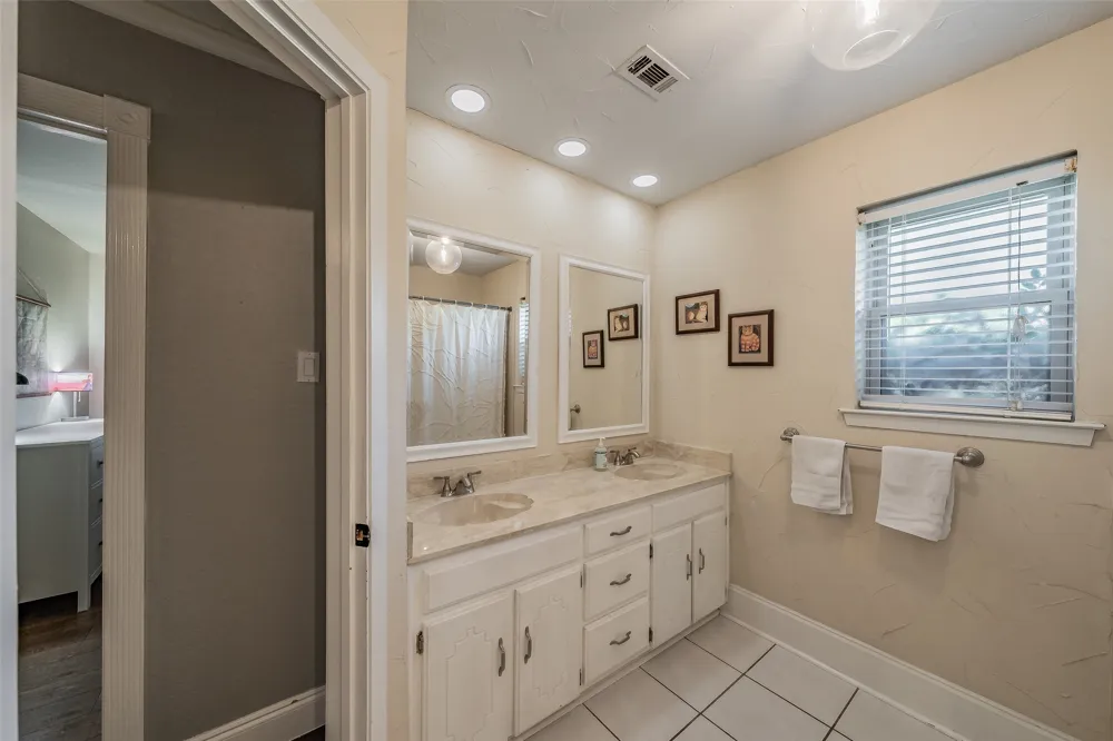 5500 Meadow Oak Street North Richland Hills, TX 76180
