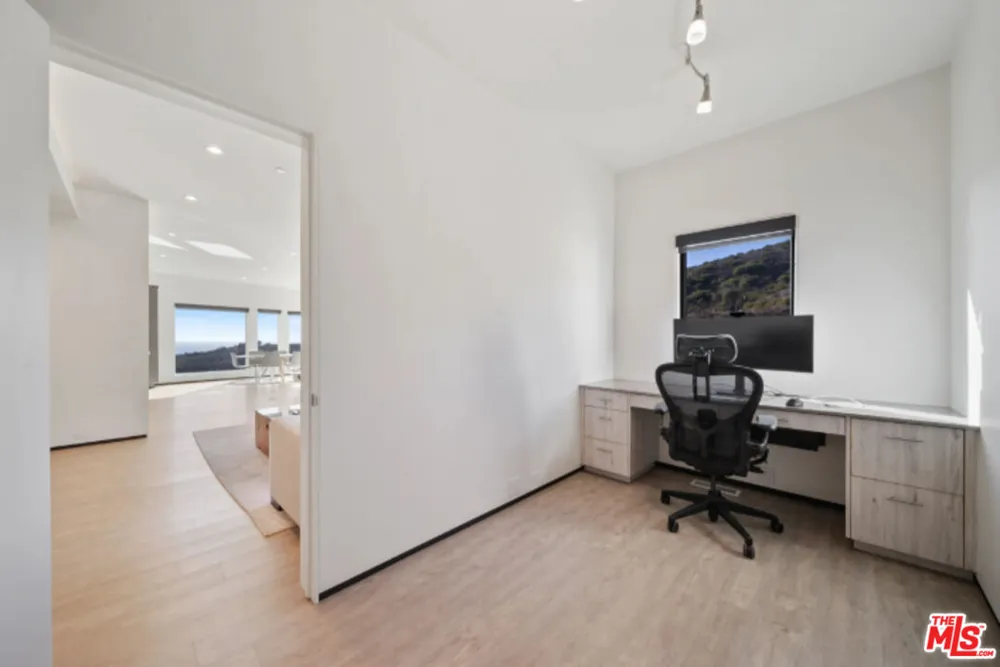 3004 Sequit Dr Malibu, CA 90265