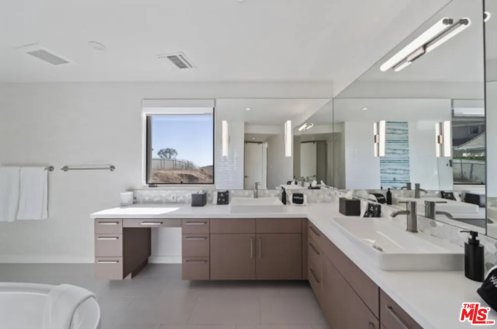 3004 Sequit Dr Malibu, CA 90265