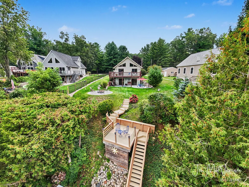 5919 S Croton Hardy Drive Newaygo, MI 49337