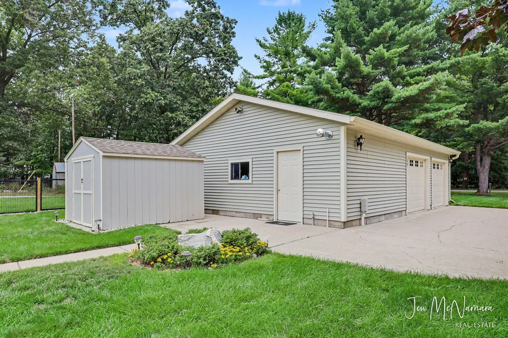 5919 S Croton Hardy Drive Newaygo, MI 49337