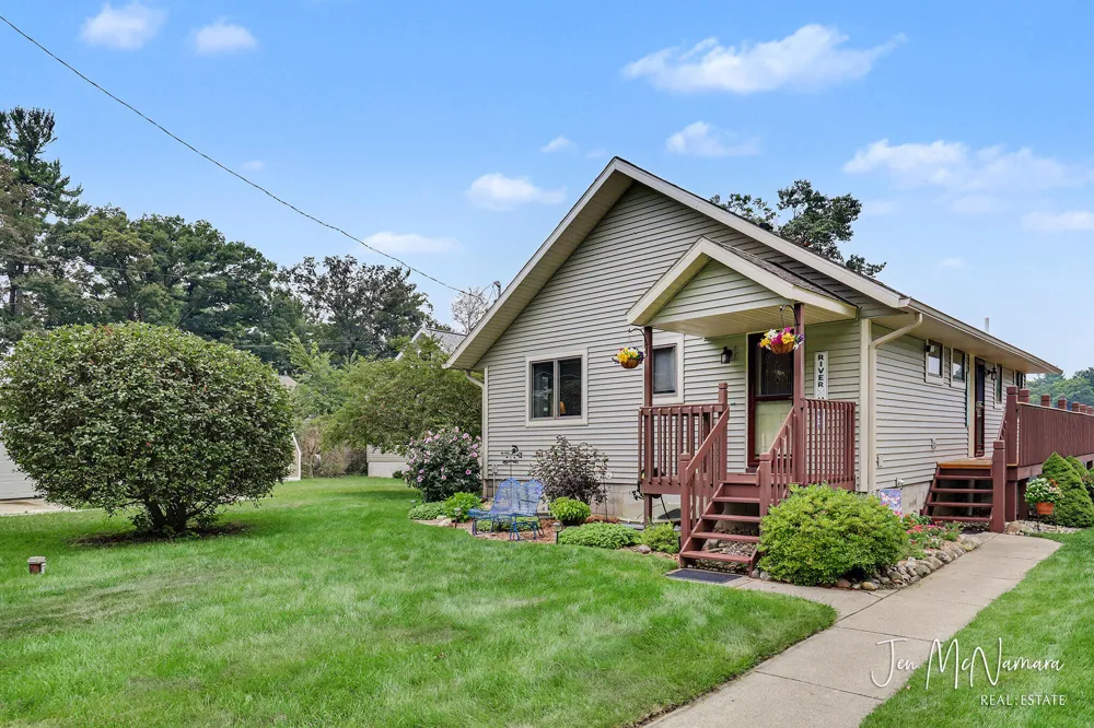 5919 S Croton Hardy Drive Newaygo, MI 49337
