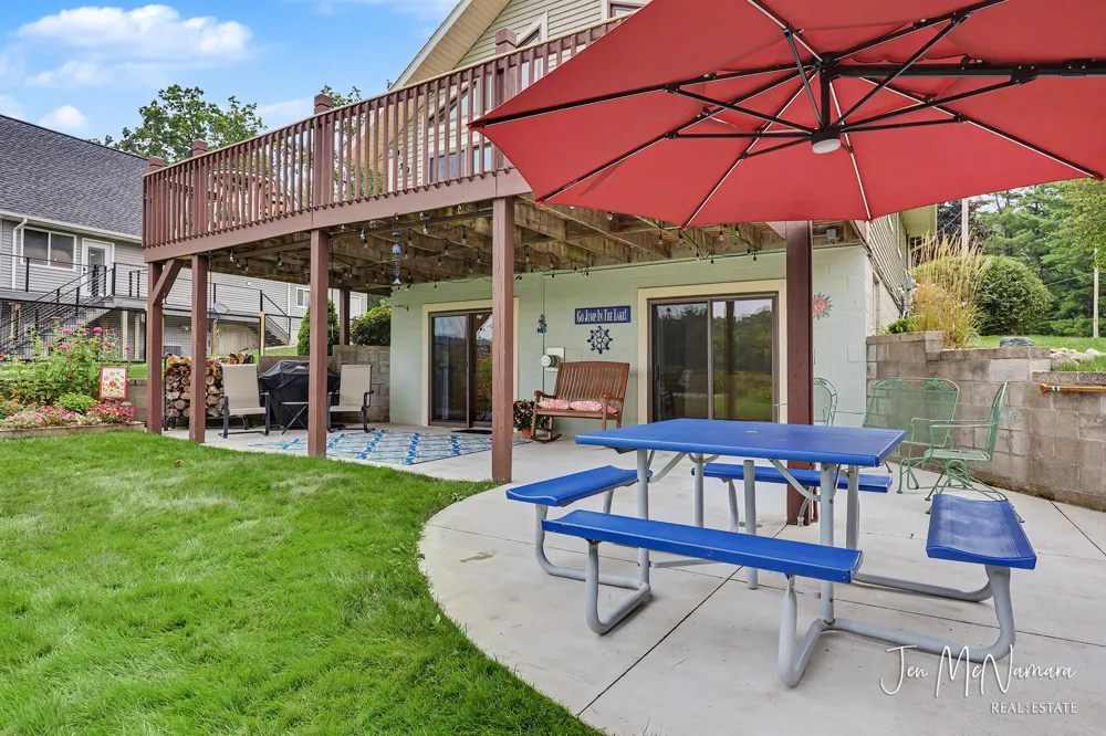 5919 S Croton Hardy Drive Newaygo, MI 49337