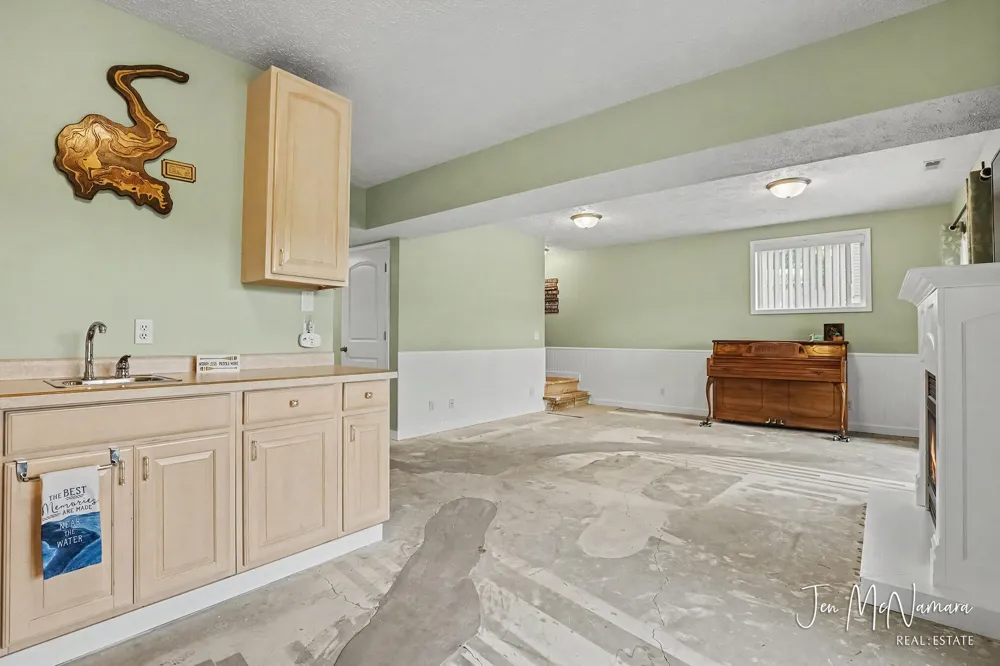 5919 S Croton Hardy Drive Newaygo, MI 49337