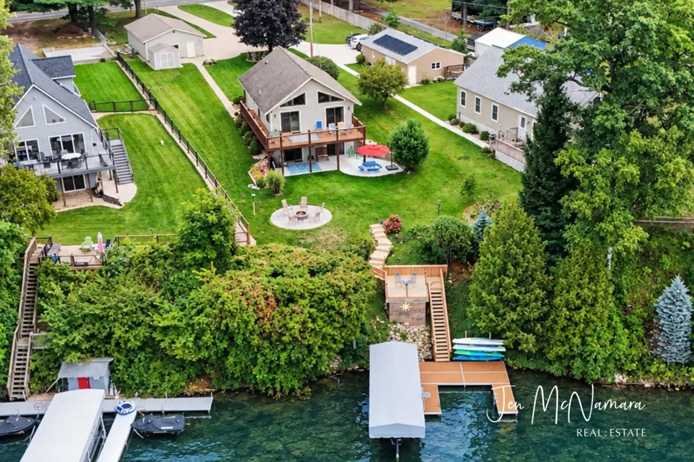 5919 S Croton Hardy Drive Newaygo, MI 49337