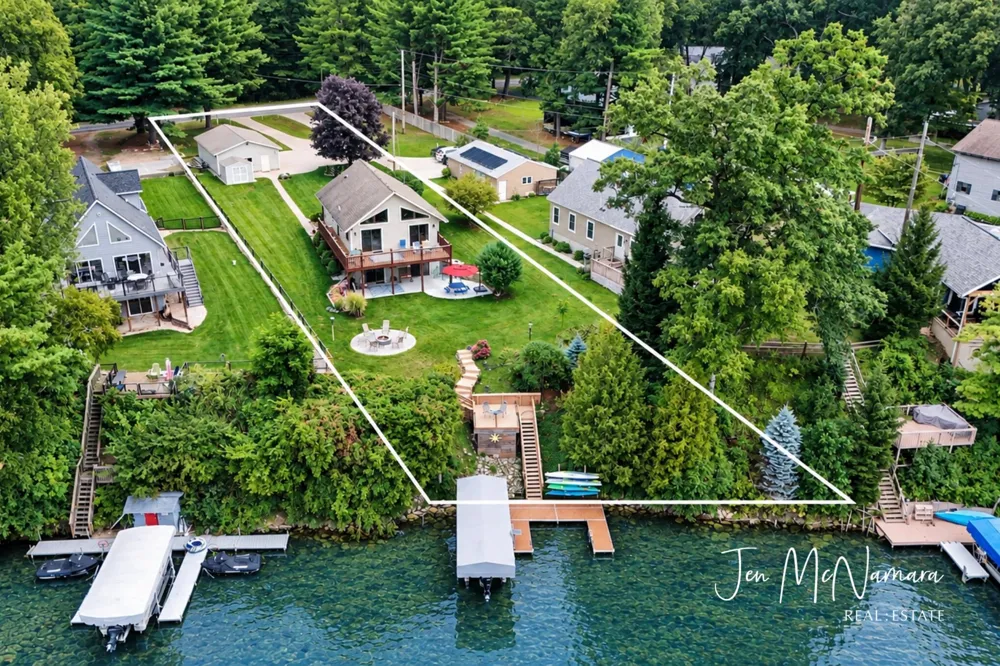 5919 S Croton Hardy Drive Newaygo, MI 49337
