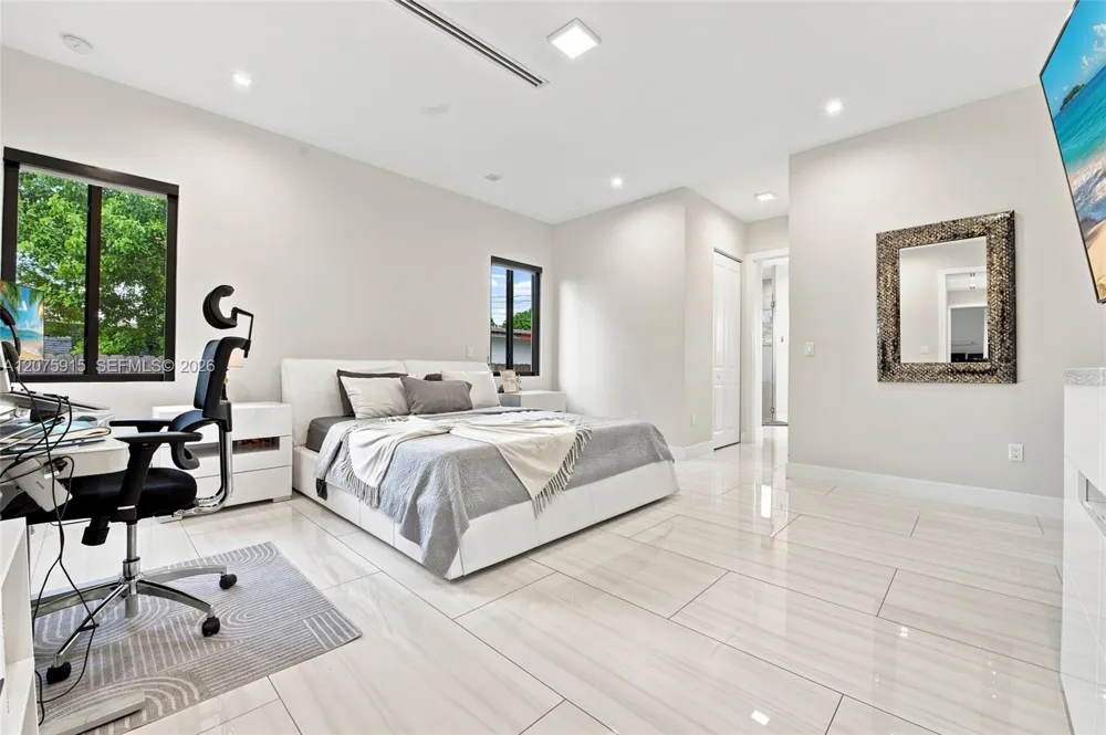 9450 SW 35th St Miami, FL 33165