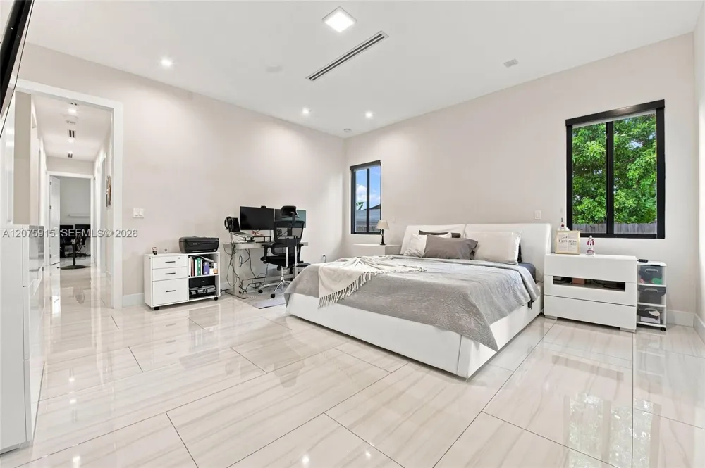 9450 SW 35th St Miami, FL 33165