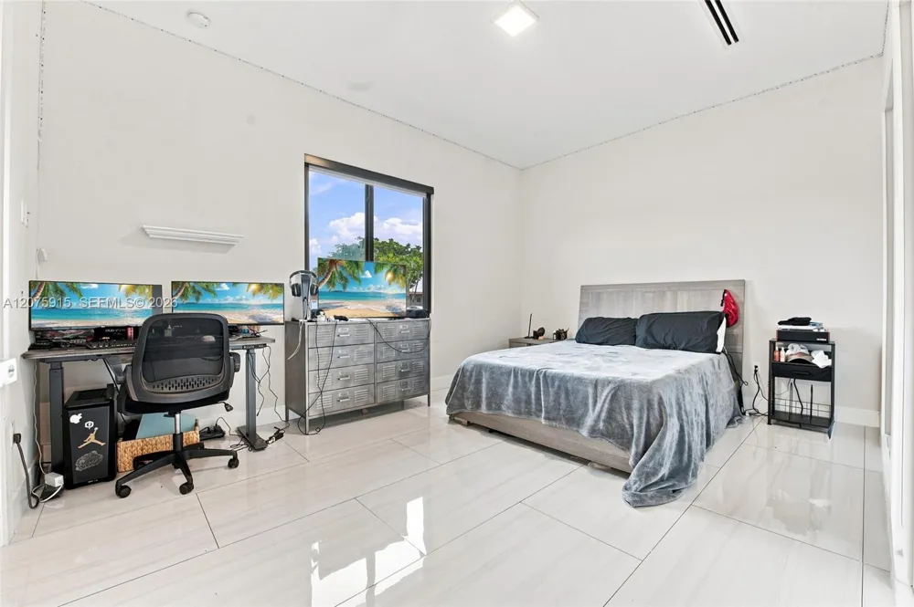 9450 SW 35th St Miami, FL 33165