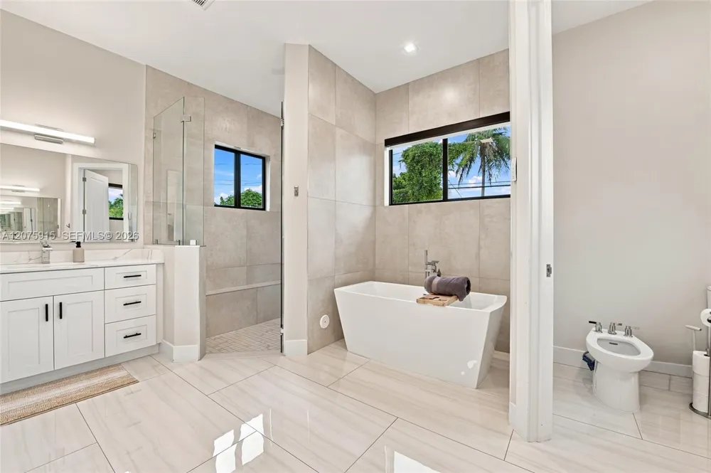 9450 SW 35th St Miami, FL 33165