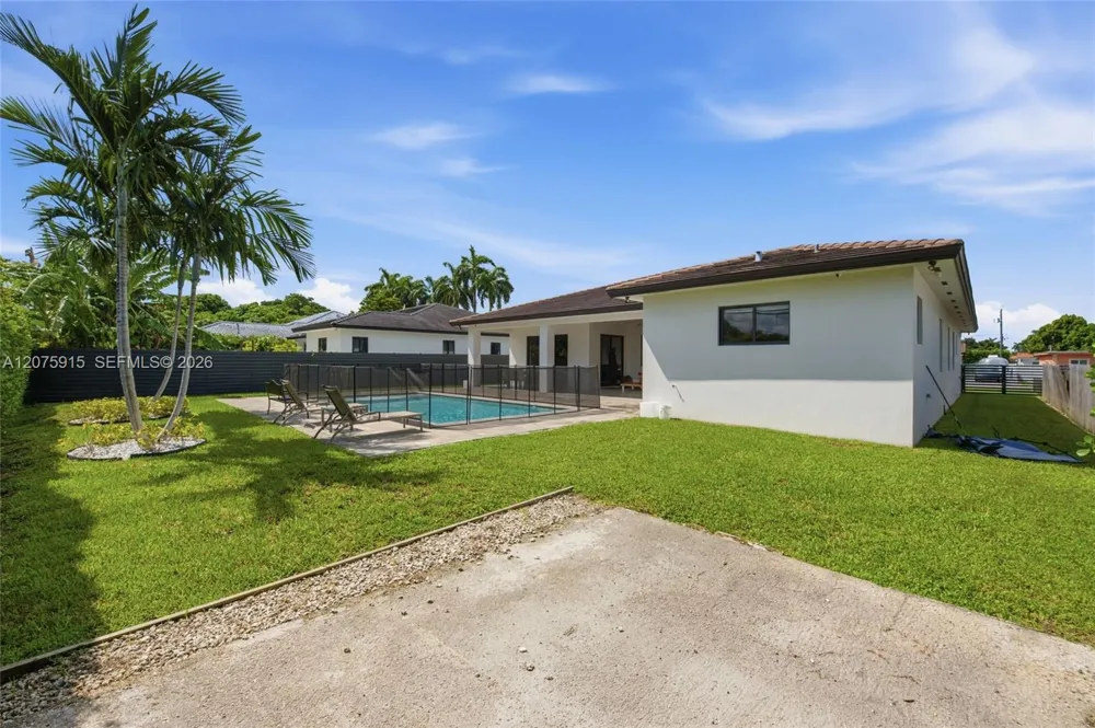 9450 SW 35th St Miami, FL 33165
