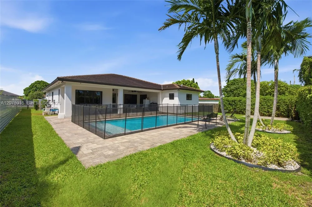9450 SW 35th St Miami, FL 33165