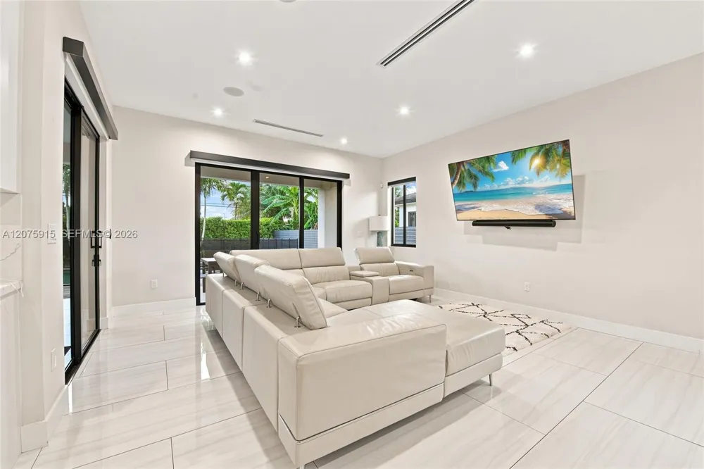 9450 SW 35th St Miami, FL 33165