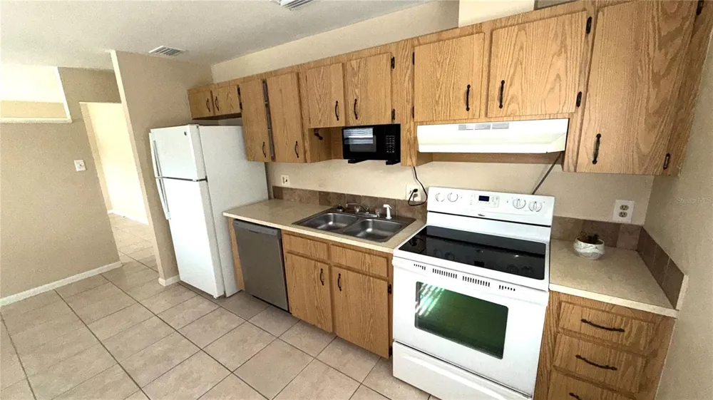 215 E HIBISCUS DRIVE Lakeland, FL 33803