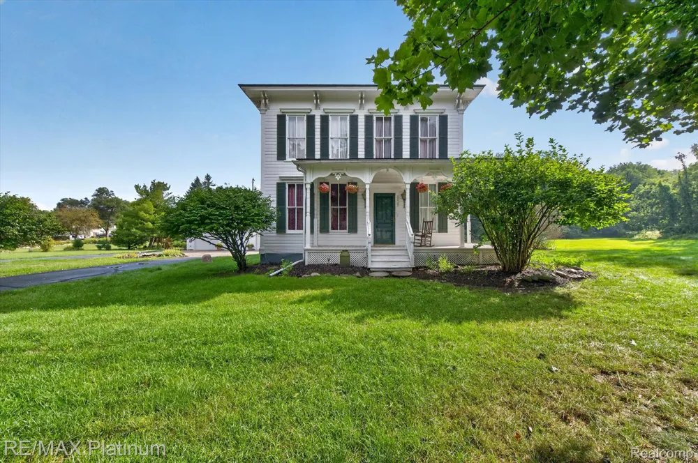 8045 Chilson Road Hamburg Township, MI 48169