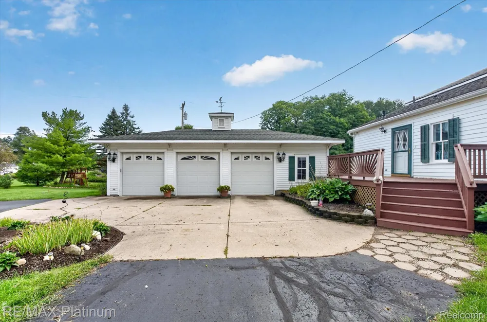 8045 Chilson Road Hamburg Township, MI 48169