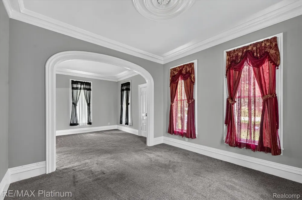 8045 Chilson Road Hamburg Township, MI 48169