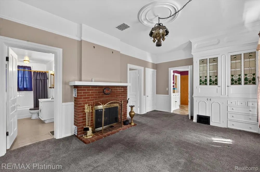 8045 Chilson Road Hamburg Township, MI 48169