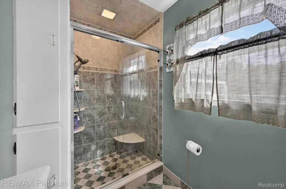 8045 Chilson Road Hamburg Township, MI 48169