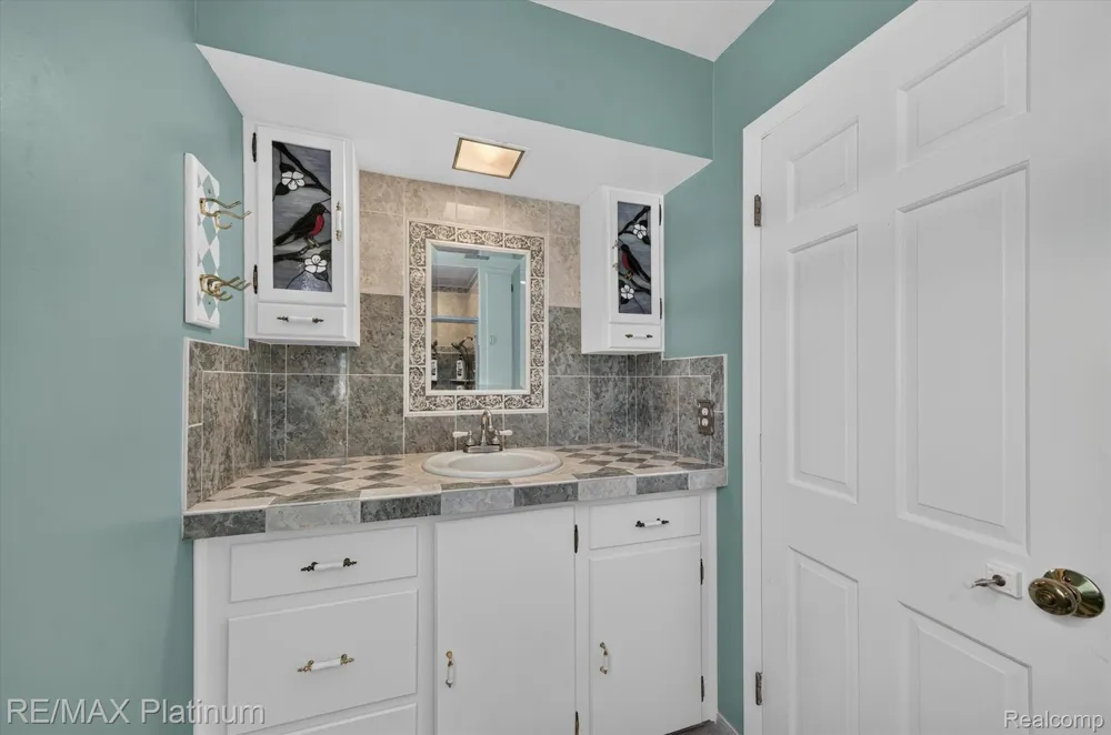 8045 Chilson Road Hamburg Township, MI 48169