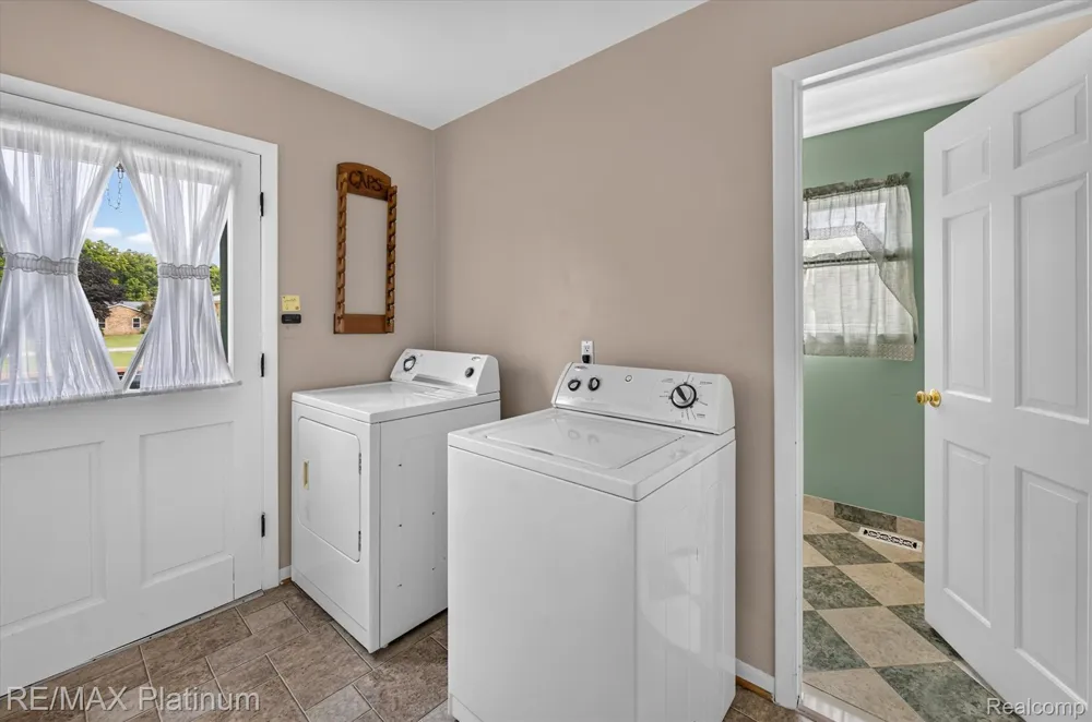 8045 Chilson Road Hamburg Township, MI 48169