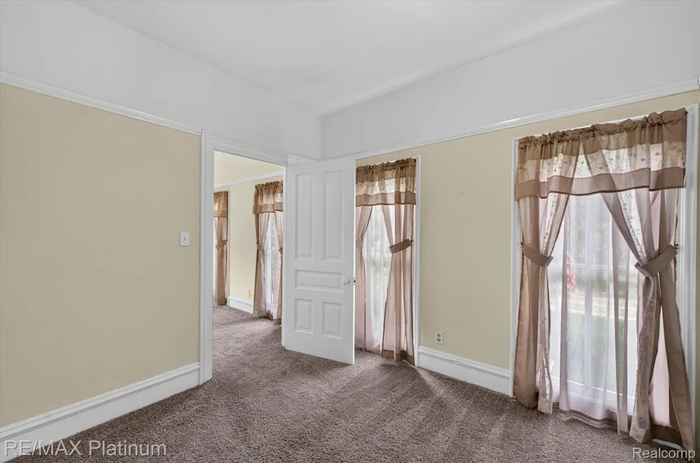 8045 Chilson Road Hamburg Township, MI 48169