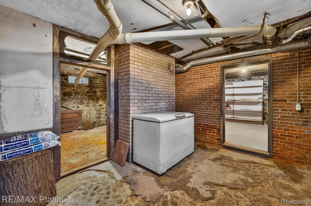 8045 Chilson Road Hamburg Township, MI 48169