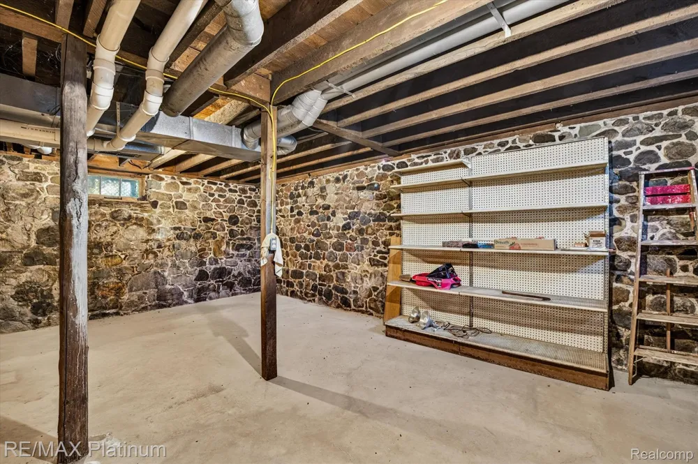 8045 Chilson Road Hamburg Township, MI 48169
