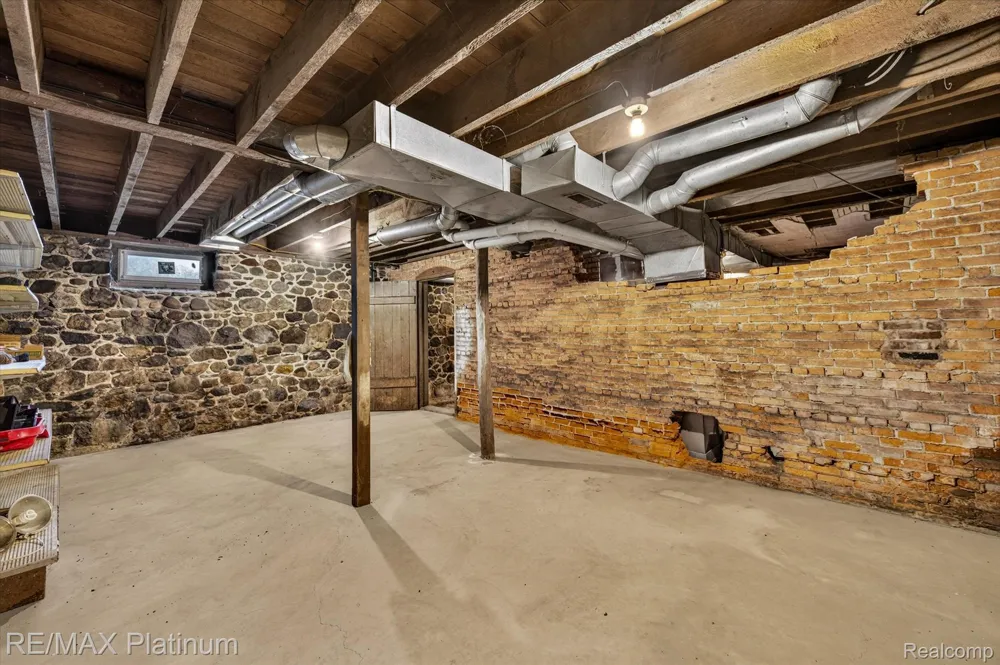 8045 Chilson Road Hamburg Township, MI 48169
