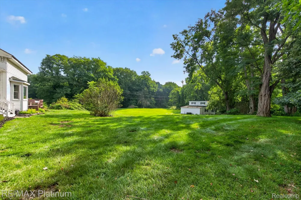 8045 Chilson Road Hamburg Township, MI 48169