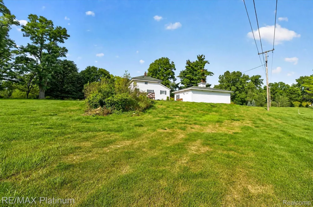 8045 Chilson Road Hamburg Township, MI 48169